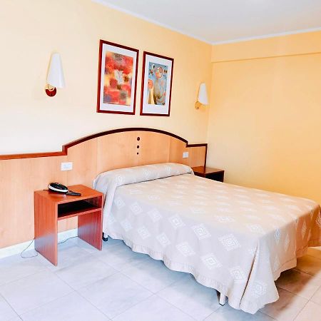 Hotel Alameda Villaviciosa  Kültér fotó