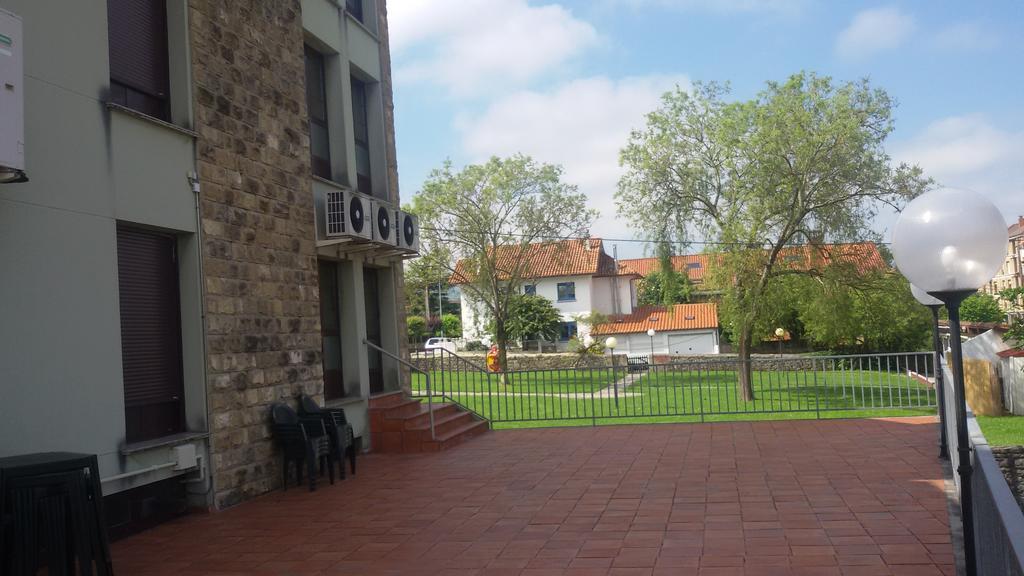 Hotel Alameda Villaviciosa  Kültér fotó